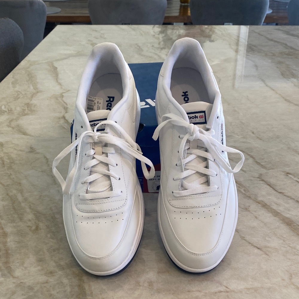 Men’s size 15
Reebok Classic Mens White Sneakers- Size 15